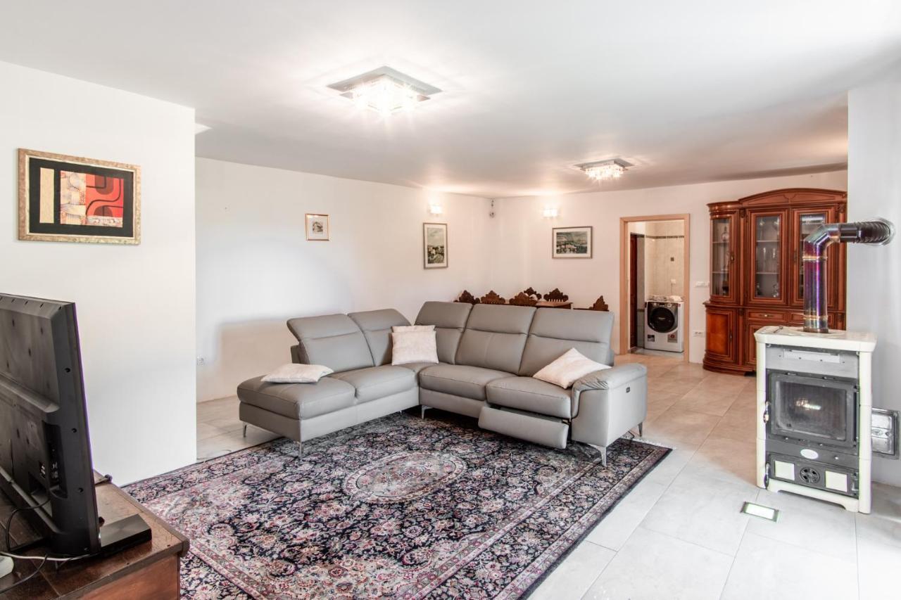 Villa Hermes Art Dutovlje Luaran gambar